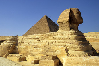 The Great Sphinx and the pyramid of Cheops