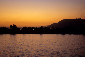 Late evening on the Nile (towards the Valley of the Kings)