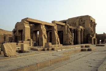 Kom Ombo, remains of hypostyle hall and sanctuary