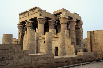 Kom Ombo, remains of hypostyle hall