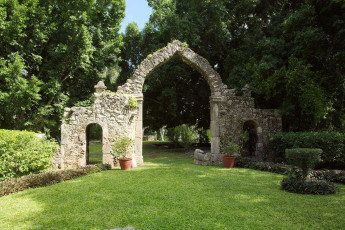 Arched gate at Hacienda Chichen, Yucatan