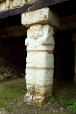 Pillar statue, Old Chichen