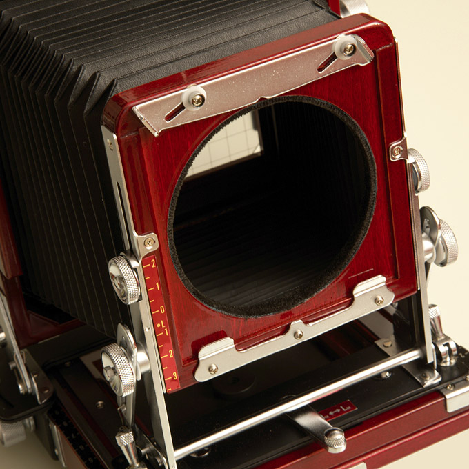 Inserting the lensboard into the Tachihara 4x5 camera (1)